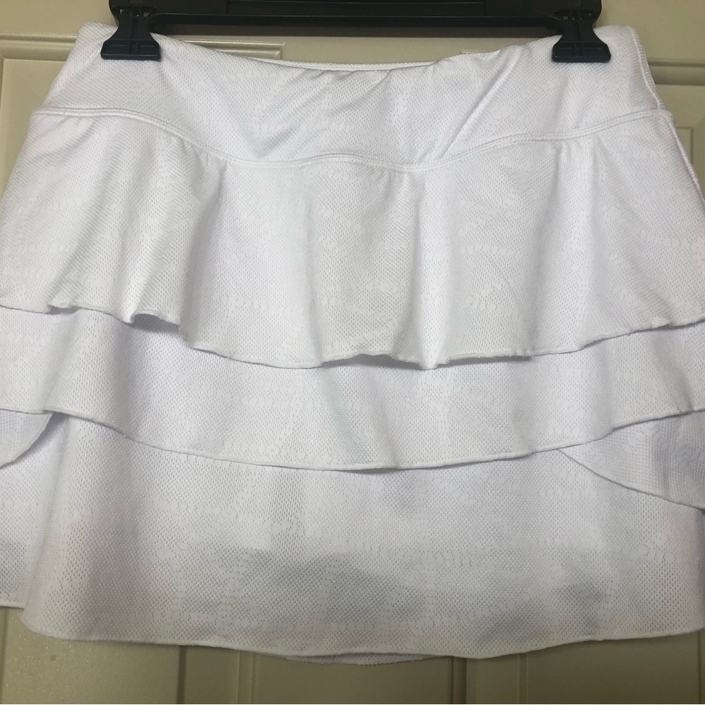 Kyodan White Tennis Skirt, size Medium in Excellent Condition!